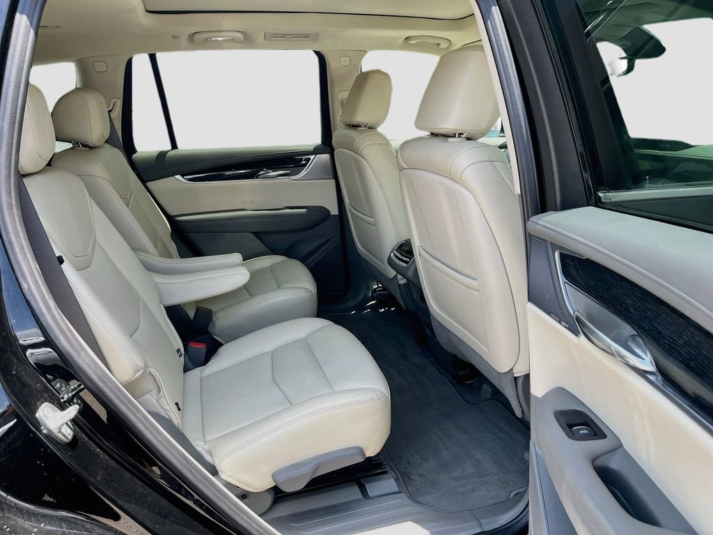 Used 2025 Cadillac XT6 Premium Luxury w/ Technology Package FWD image 30