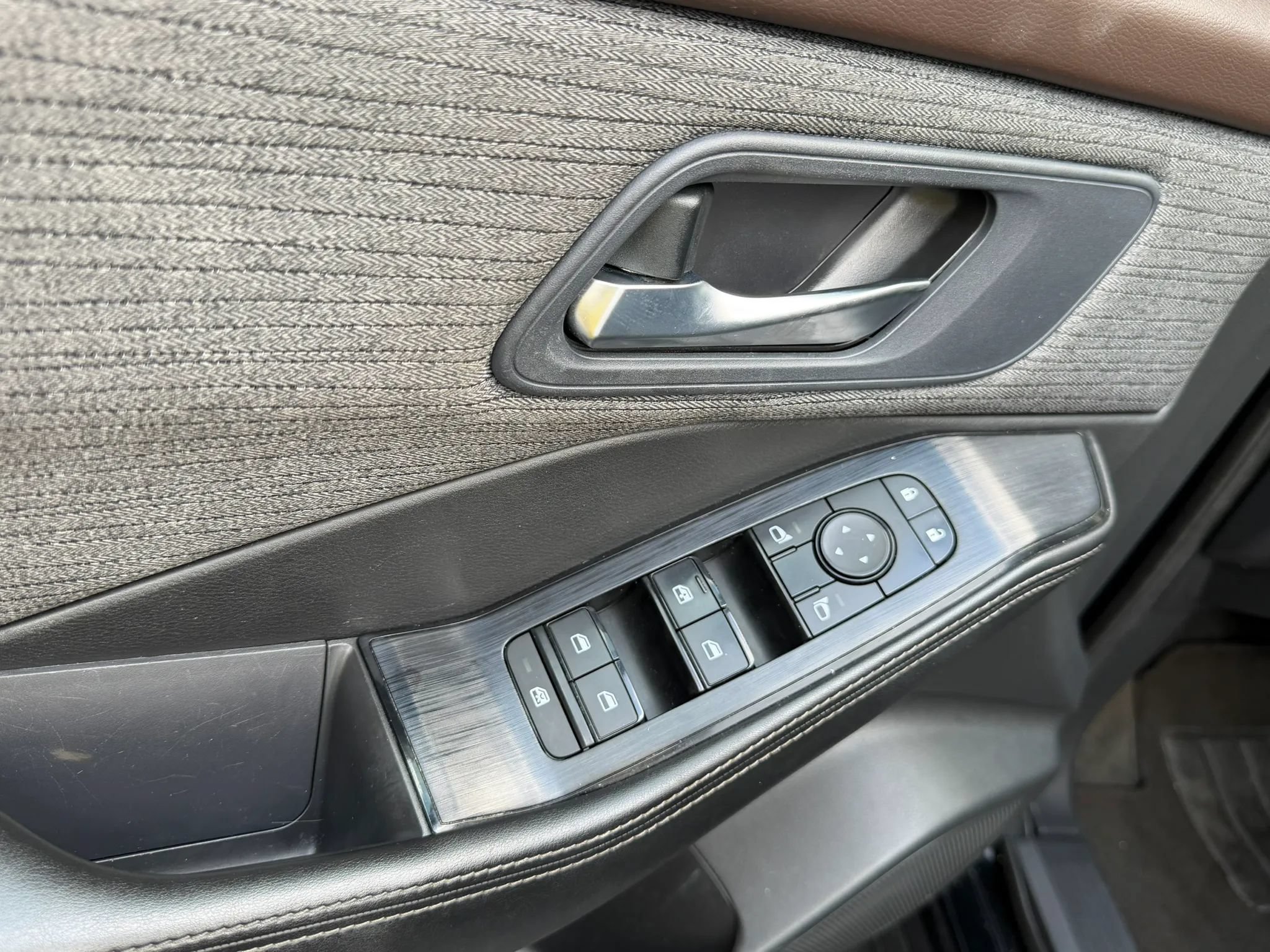 Used 2022 Nissan Rogue SV FWD image 28