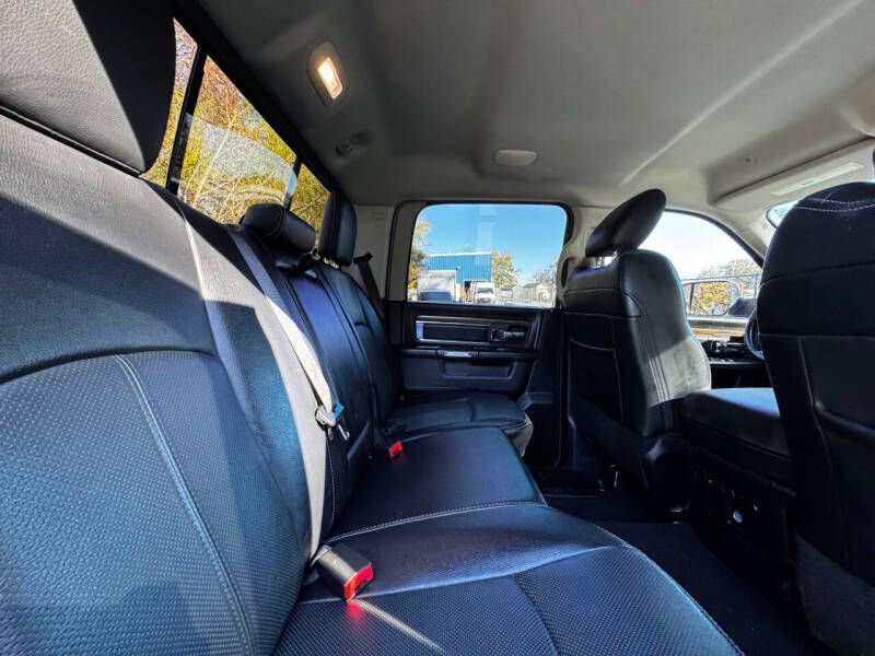 Used 2018 RAM 1500 Laramie AWD/4WD image 16