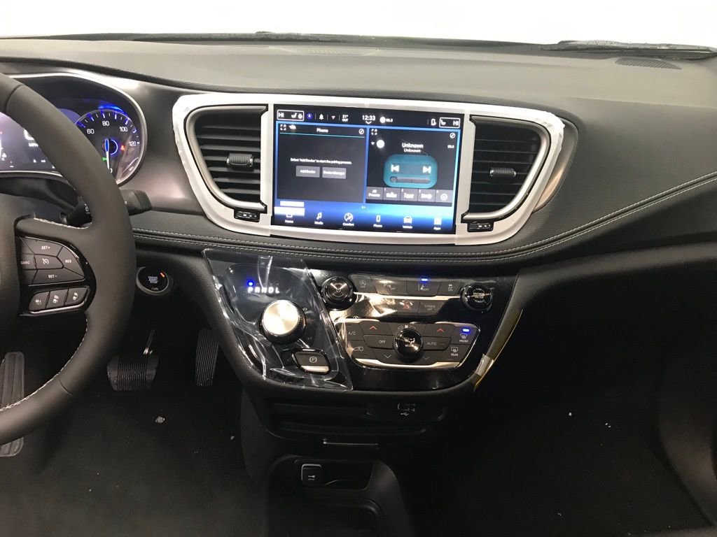 New 2026 Chrysler Pacifica Select w/ S Appearance Package image 21