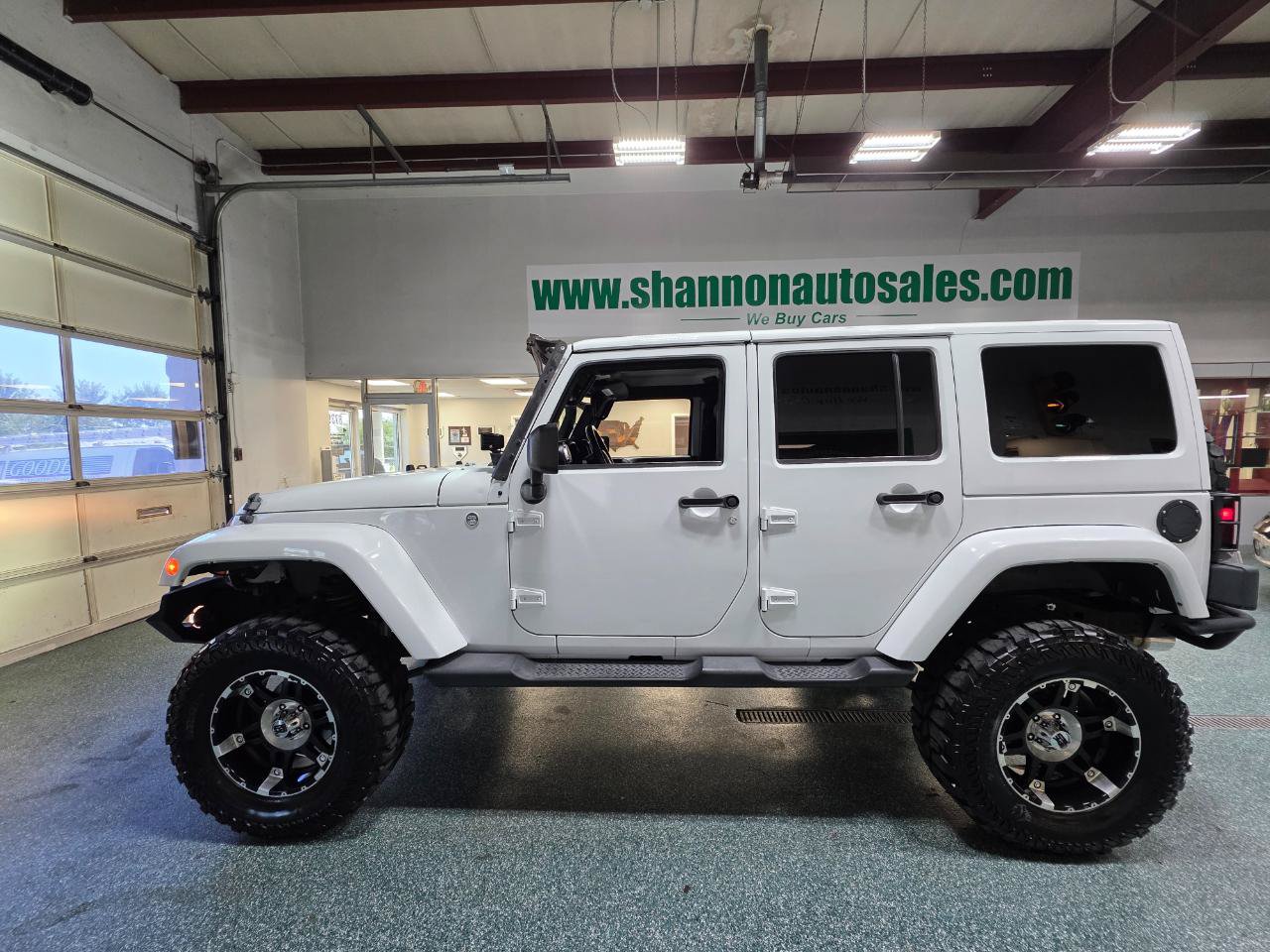 Used 2013 Jeep Wrangler Unlimited Sahara w/ Dual Top Group AWD/4WD image 11