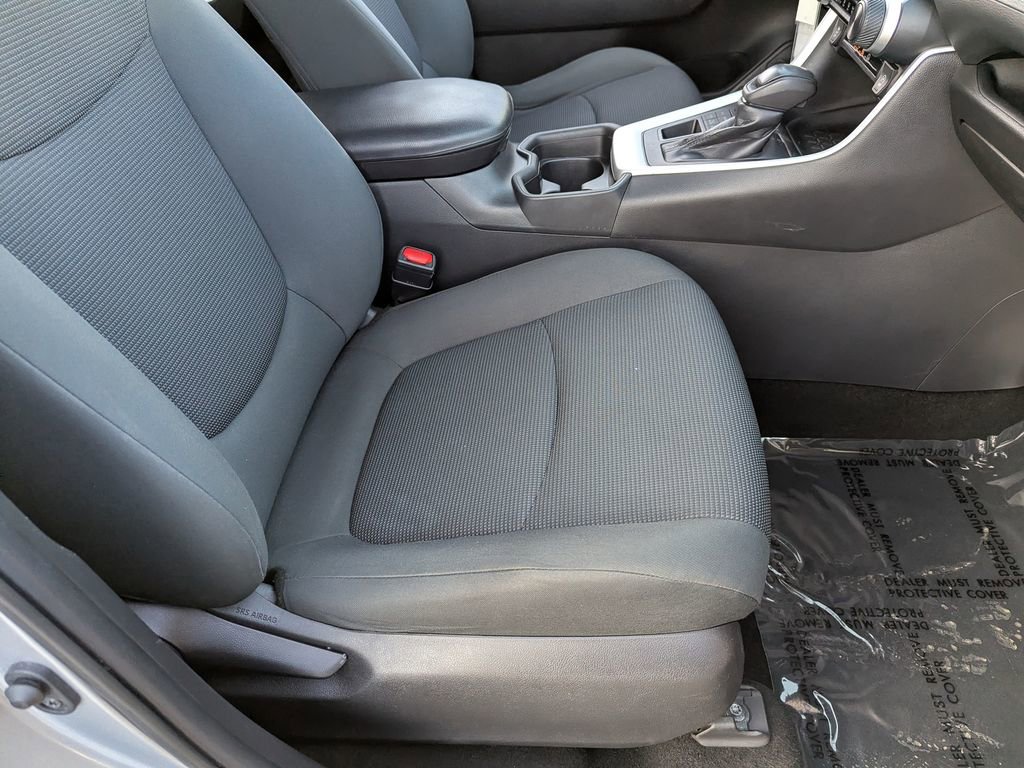 Used 2021 Toyota RAV4 LE AWD/4WD image 31