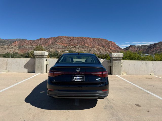 Used 2025 Volkswagen Jetta SE FWD image 7