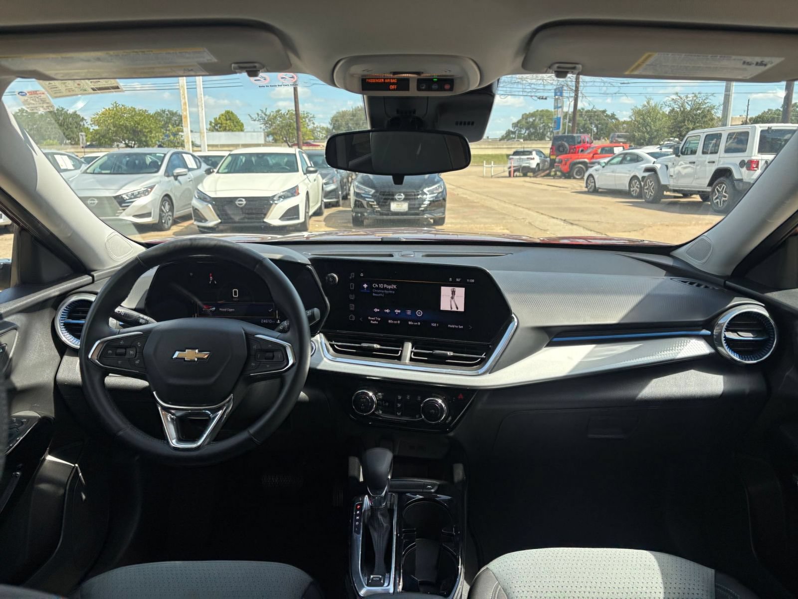 Used 2025 Chevrolet Trax LT w/ LT Convenience Package FWD image 27