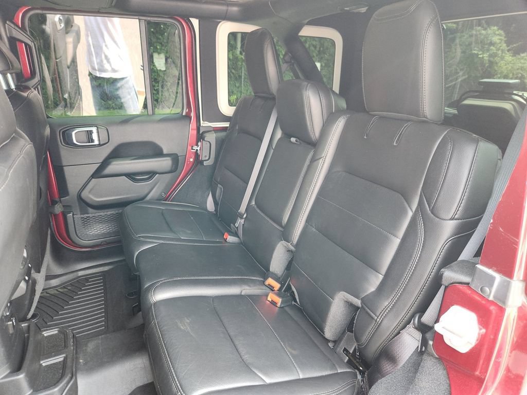 Used 2022 Jeep Wrangler Unlimited Sahara AWD/4WD image 22