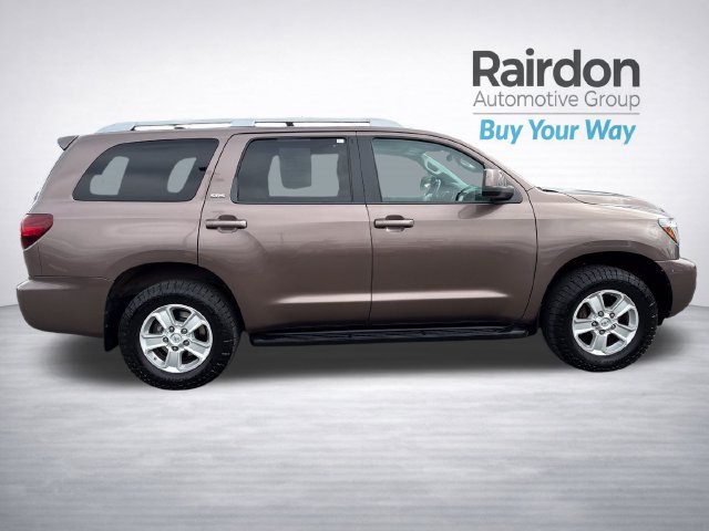 Used 2018 Toyota Sequoia SR5 w/ Carpet Mat Package AWD/4WD image 8