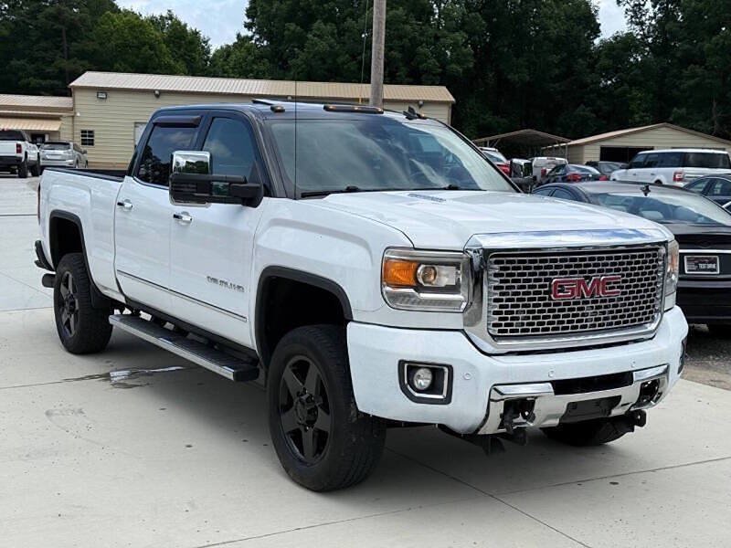 Used 2015 GMC Sierra 2500 Denali w/ Duramax Plus Package AWD/4WD image 2