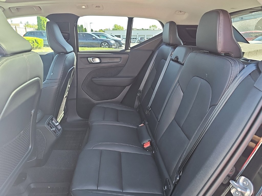 Used 2025 Volvo XC40 B5 Ultra w/ Climate Package AWD/4WD image 12