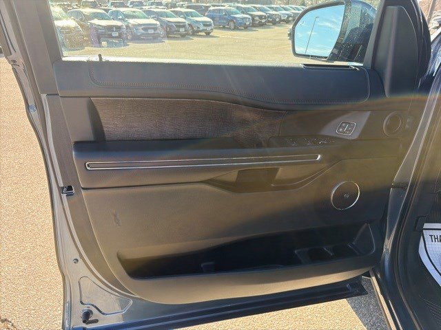 Used 2020 Ford Expedition Limited image 10