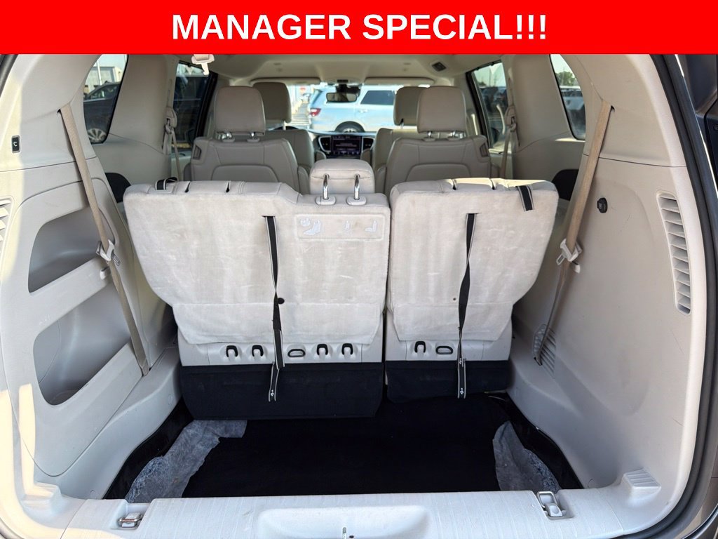 Used 2021 Chrysler Pacifica Touring-L FWD image 12