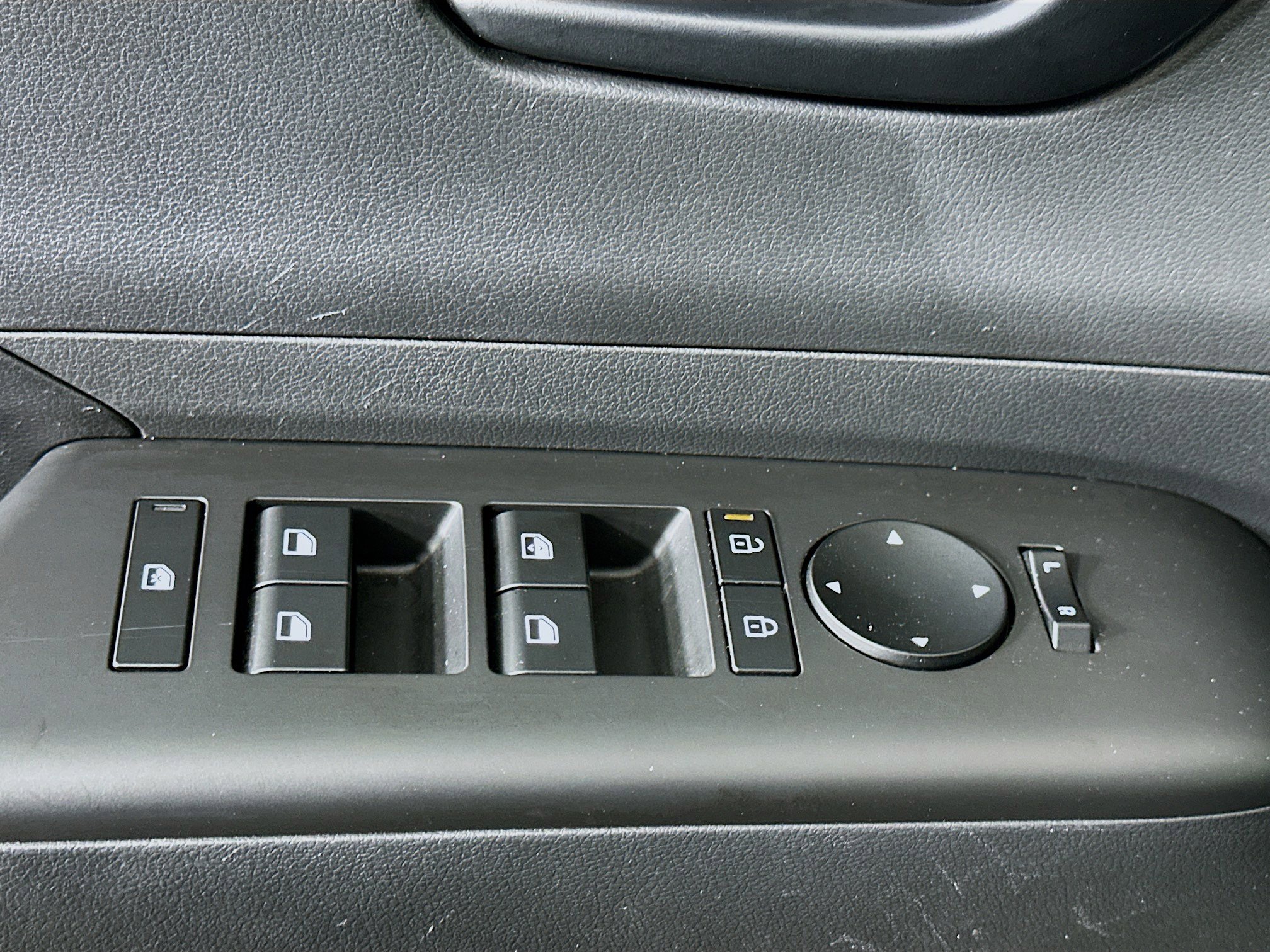 Used 2025 Hyundai Kona SEL image 15