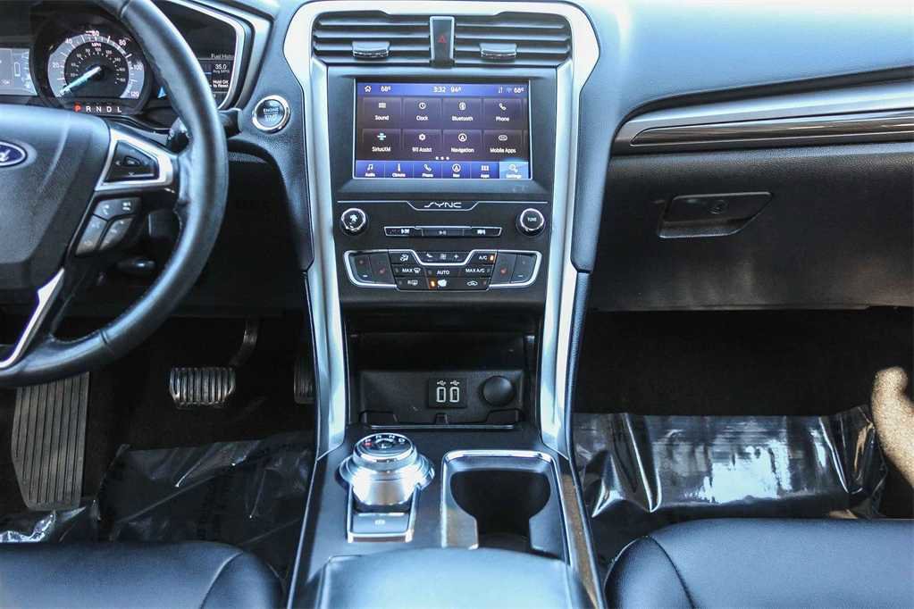 Used 2019 Ford Fusion SEL image 13