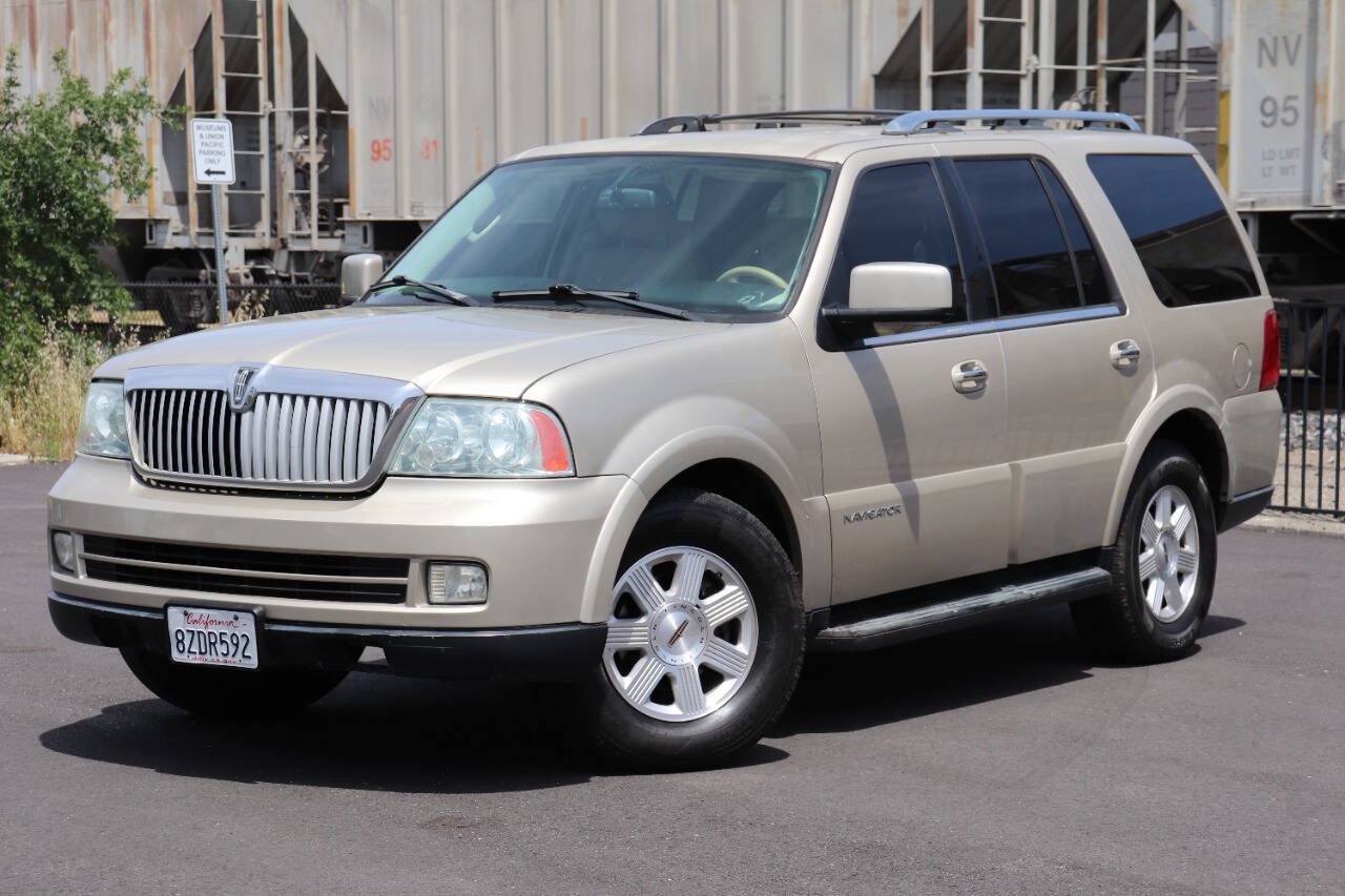 Used 2006 Lincoln Navigator Luxury RWD image 4