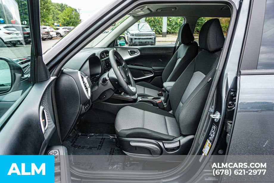Used 2025 Kia Soul LX w/ LX Technology Package FWD image 20