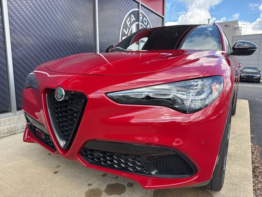 Used 2024 Alfa Romeo Stelvio Veloce image 18