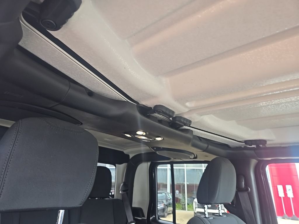 Used 2021 Jeep Gladiator Willys image 30