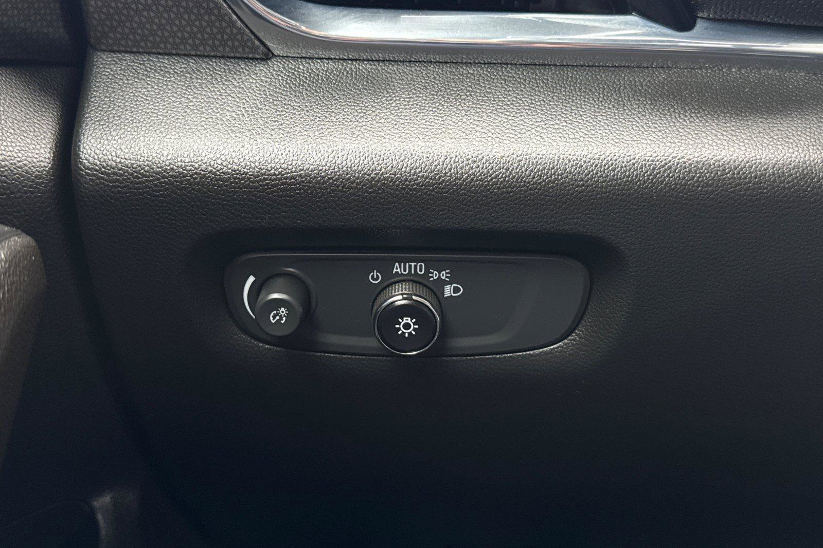 Used 2023 Chevrolet Traverse Premier w/ Redline Edition image 32