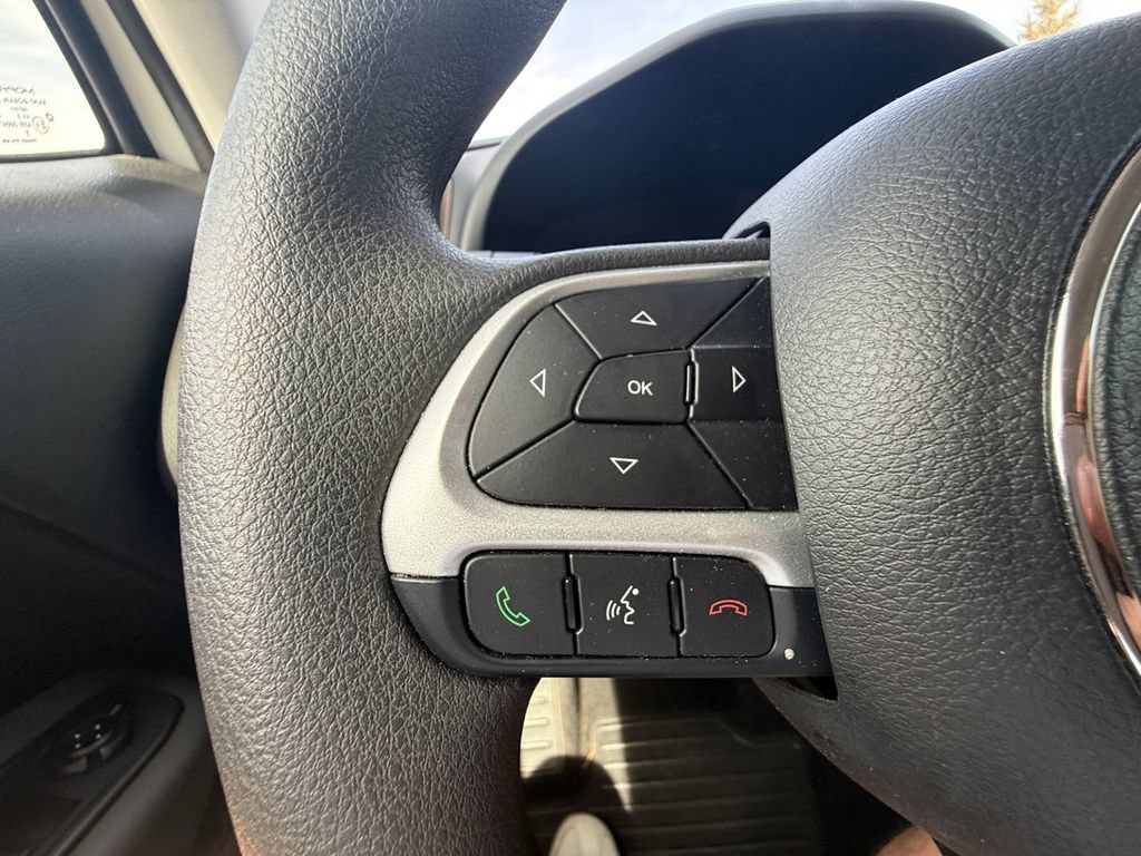 Used 2023 Jeep Renegade Latitude AWD/4WD image 16