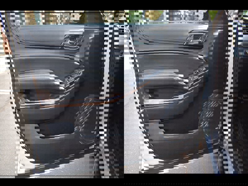 Used 2016 Chevrolet Suburban LT w/ Luxury Package RWD image 12