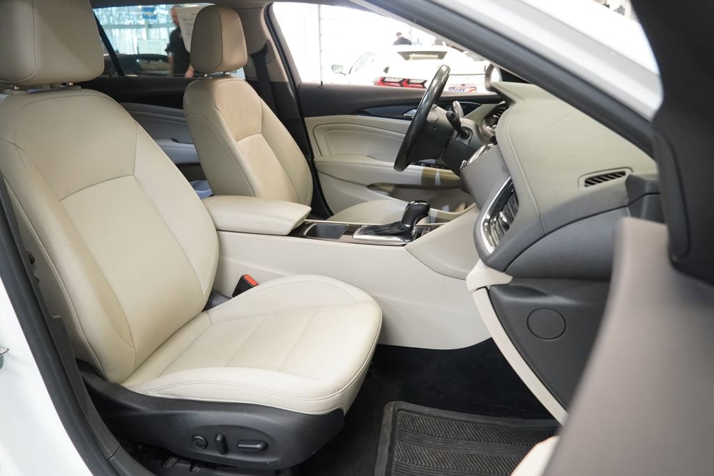 Used 2018 Buick Regal Essence w/ Driver Confidence Package #1 image 31