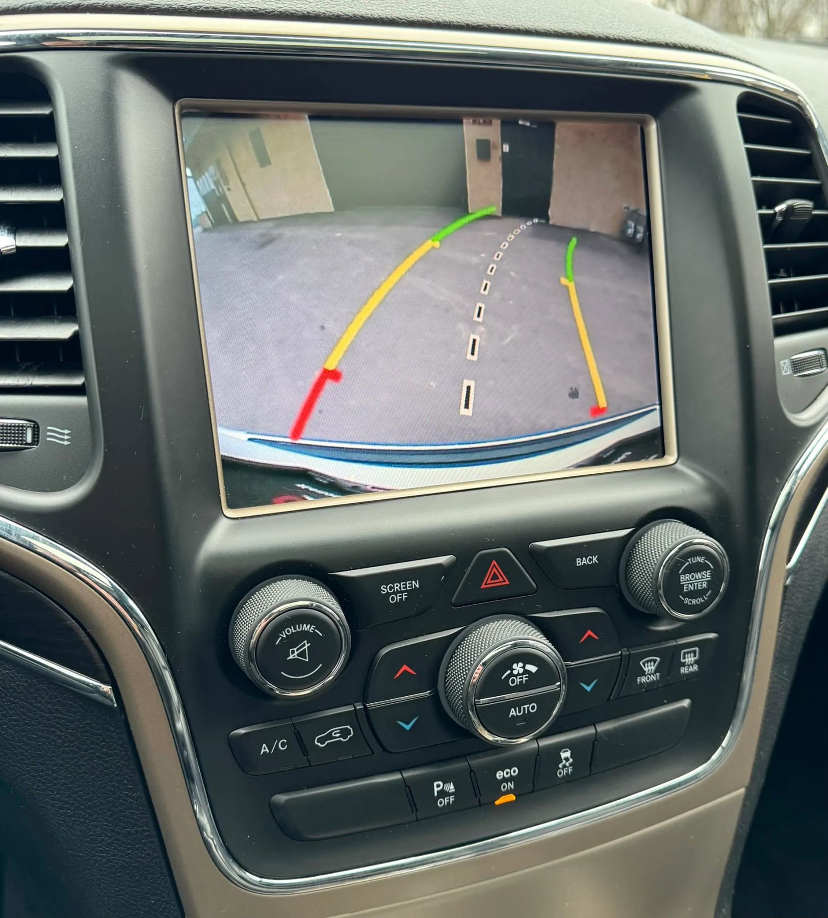 Used 2014 Jeep Grand Cherokee Limited w/ Luxury Group II image 18