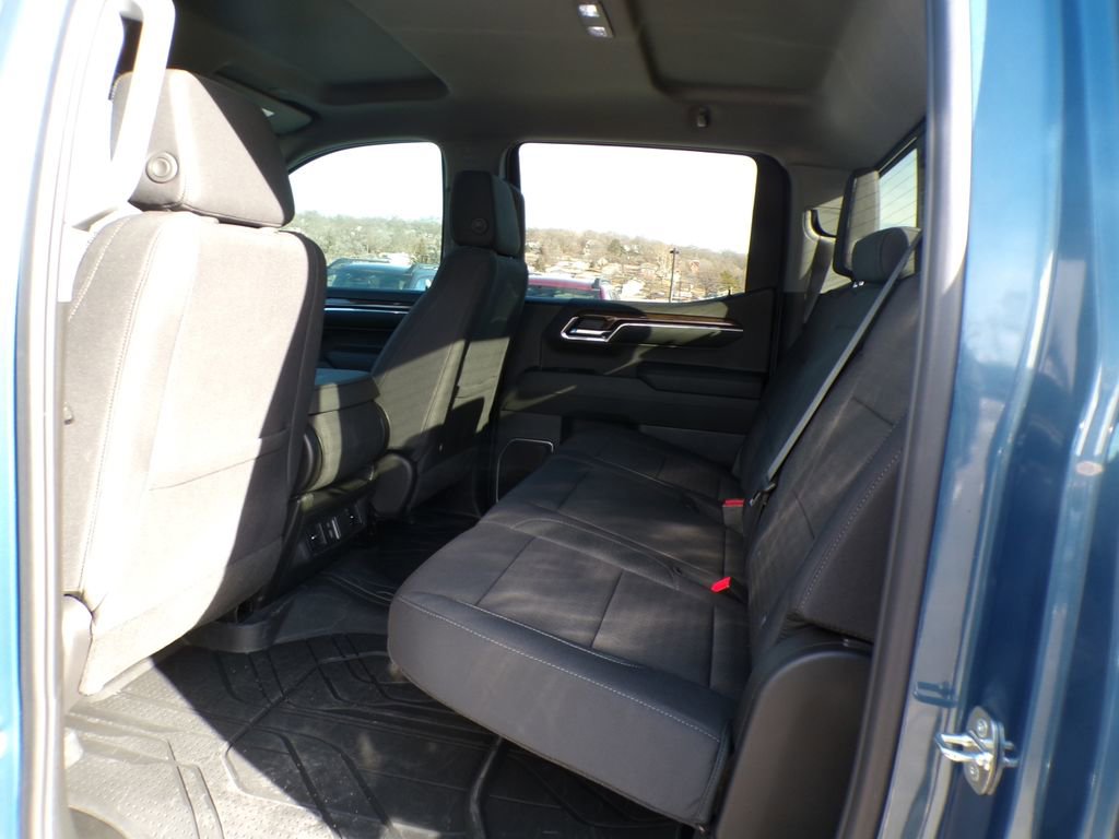 Used 2024 Chevrolet Silverado 1500 LT w/ Safety Package AWD/4WD image 19