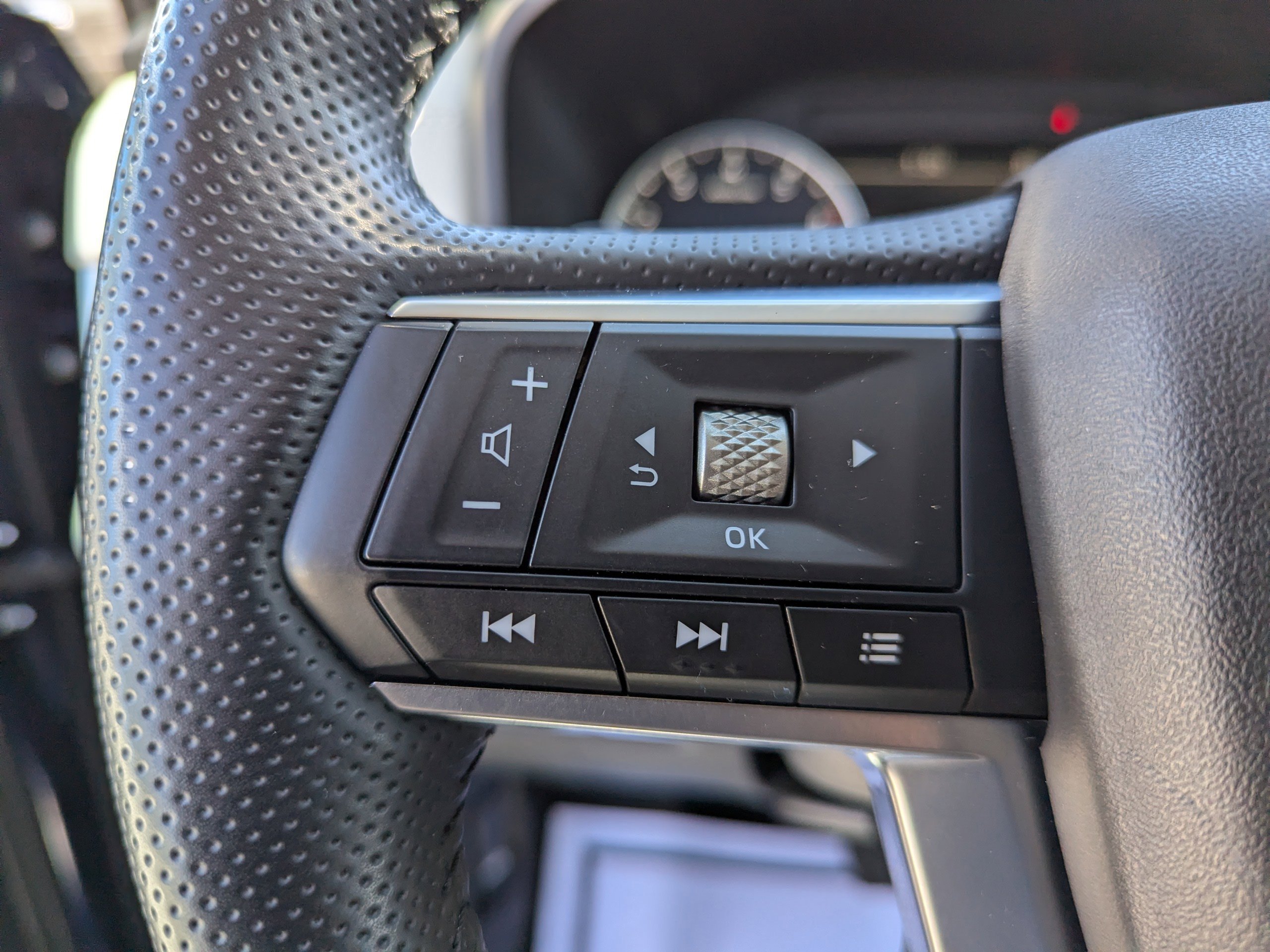 Used 2025 Mitsubishi Outlander SE AWD/4WD image 14