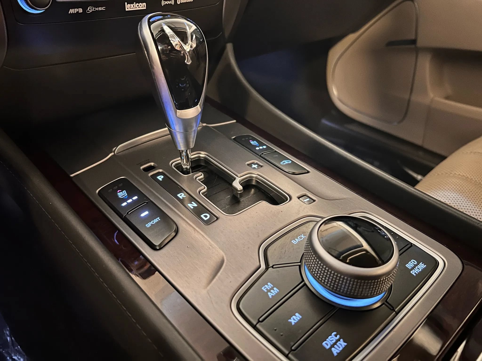 Used 2011 Hyundai Equus Signature RWD image 16