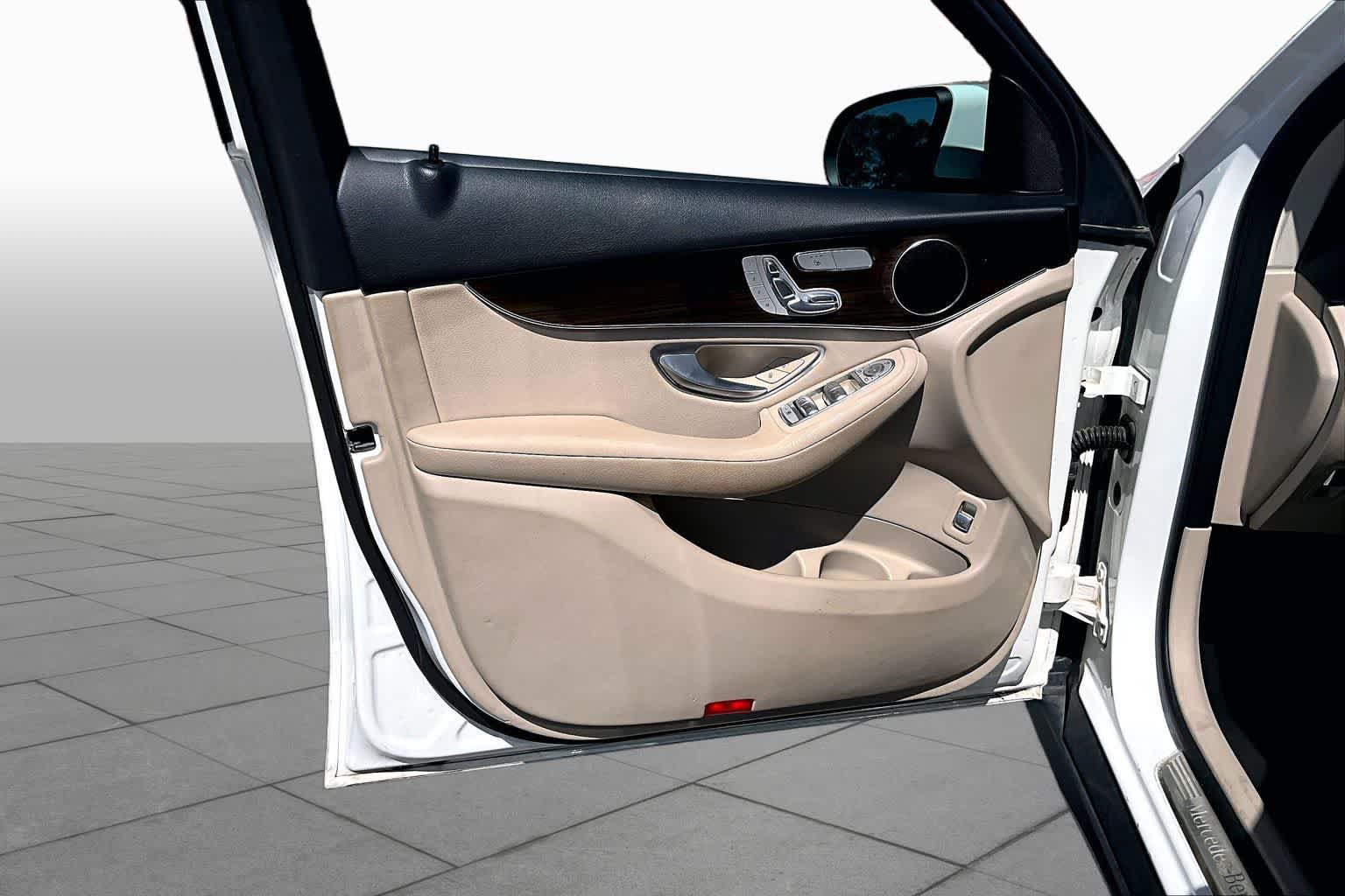 Used 2021 Mercedes-Benz GLC 300 image 40