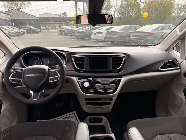 Used 2022 Chrysler Voyager LX FWD image 17