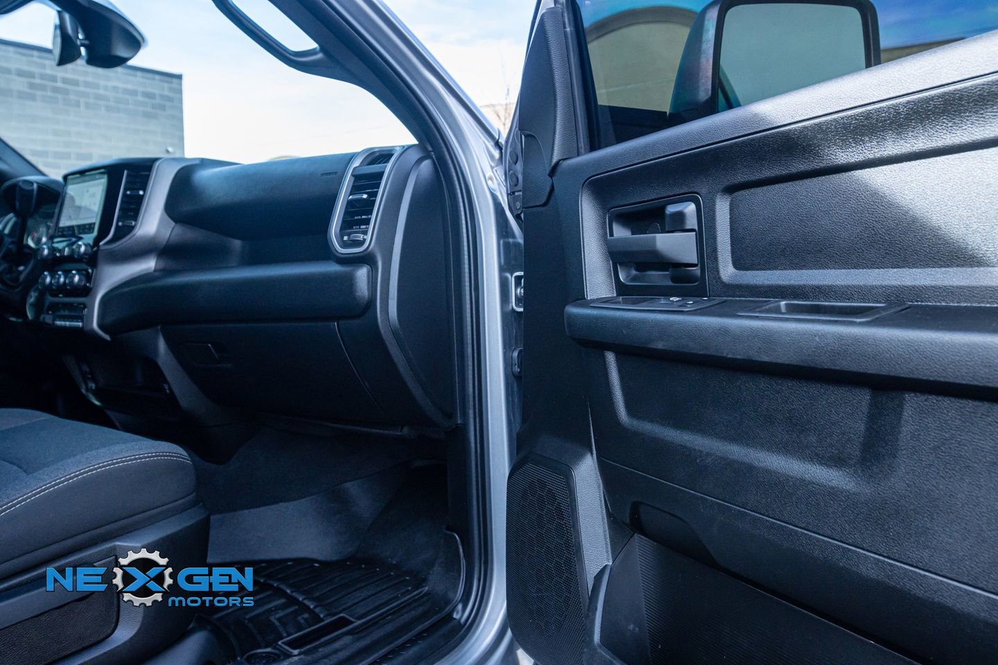 Used 2024 RAM 3500 Tradesman w/ Convenience Group image 36