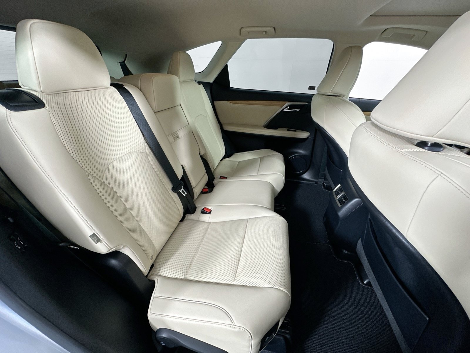 Used 2022 Lexus RX 350L FWD w/ Premium Package image 27