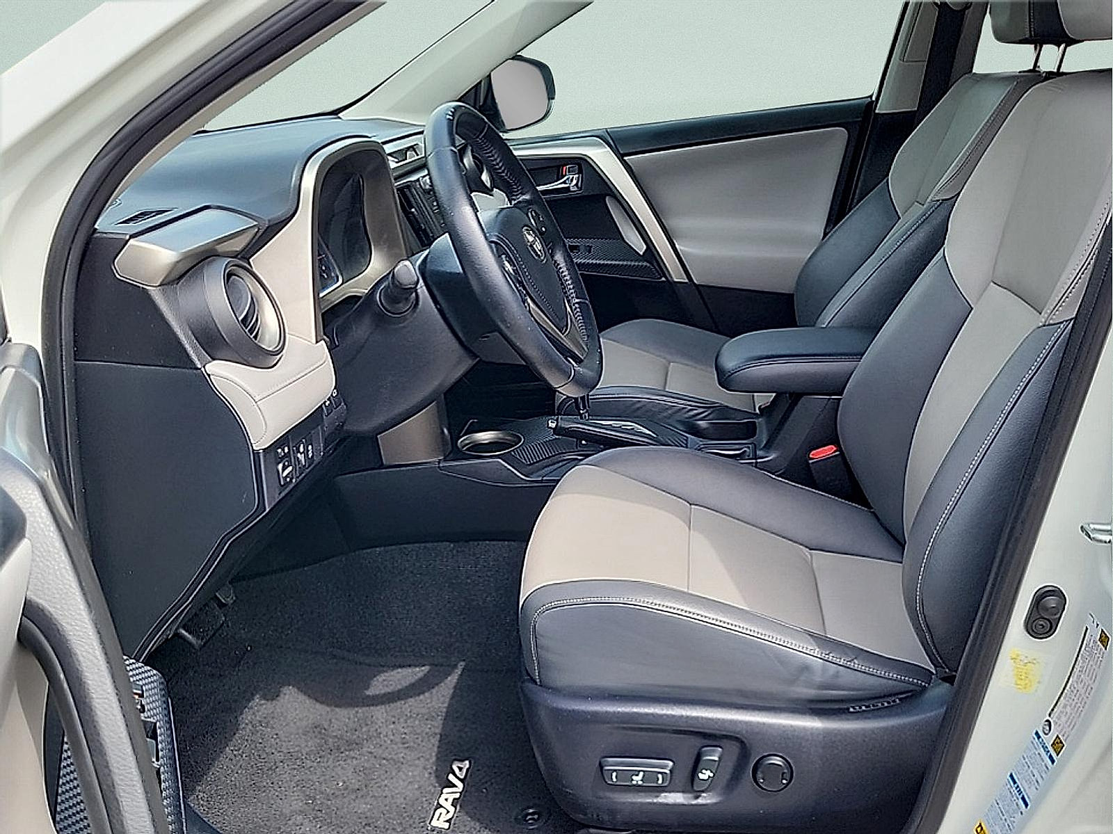 Used 2014 Toyota RAV4 Limited AWD/4WD image 13
