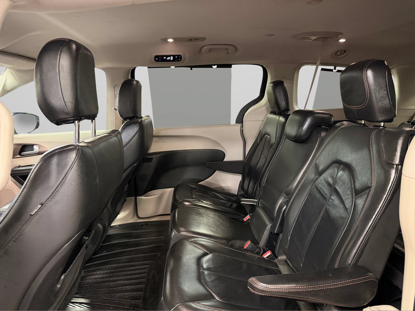 Used 2017 Chrysler Pacifica Touring-L FWD image 35