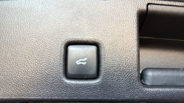 Used 2025 Ford Escape Platinum AWD/4WD image 38