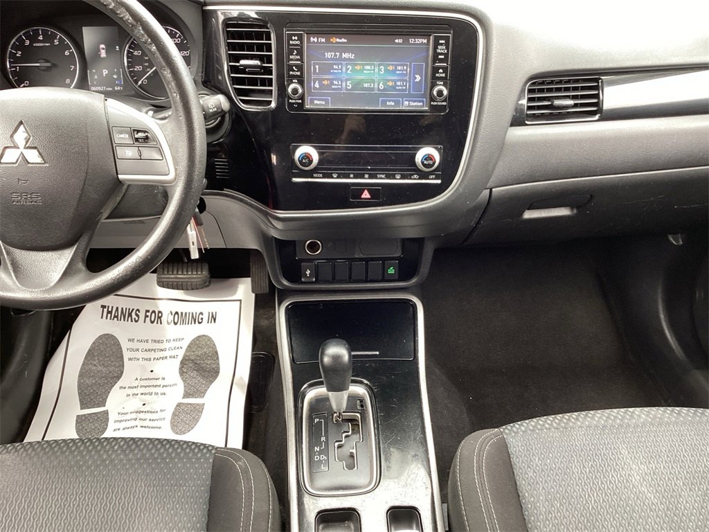 Used 2020 Mitsubishi Outlander ES image 11