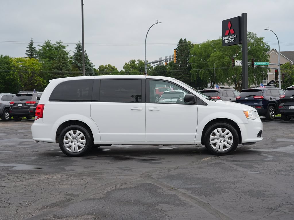 Used 2018 Dodge Grand Caravan SE w/ UConnect Hands-Free Group FWD video 2