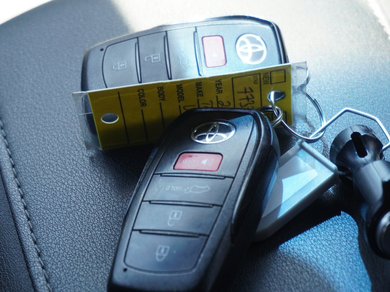 Used 2023 Toyota Venza Nightshade AWD/4WD image 17