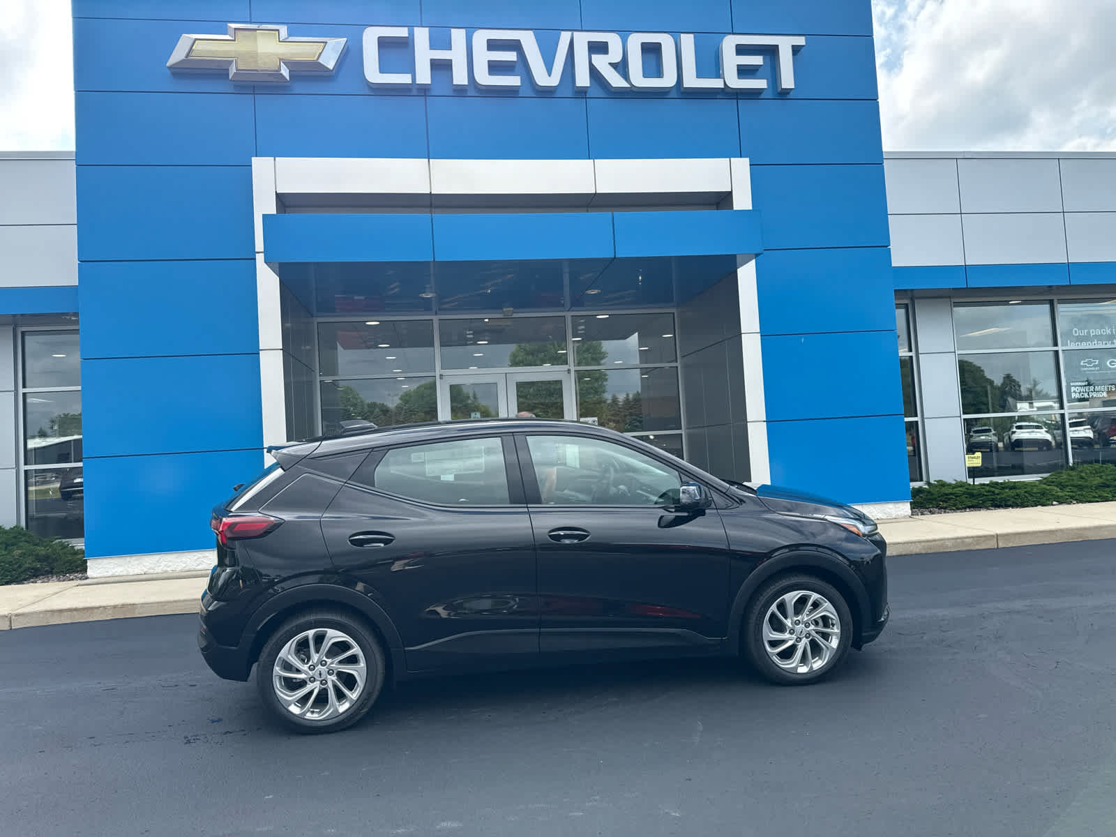 New 2027 Chevrolet Bolt LT w/ Comfort Package FWD image 12