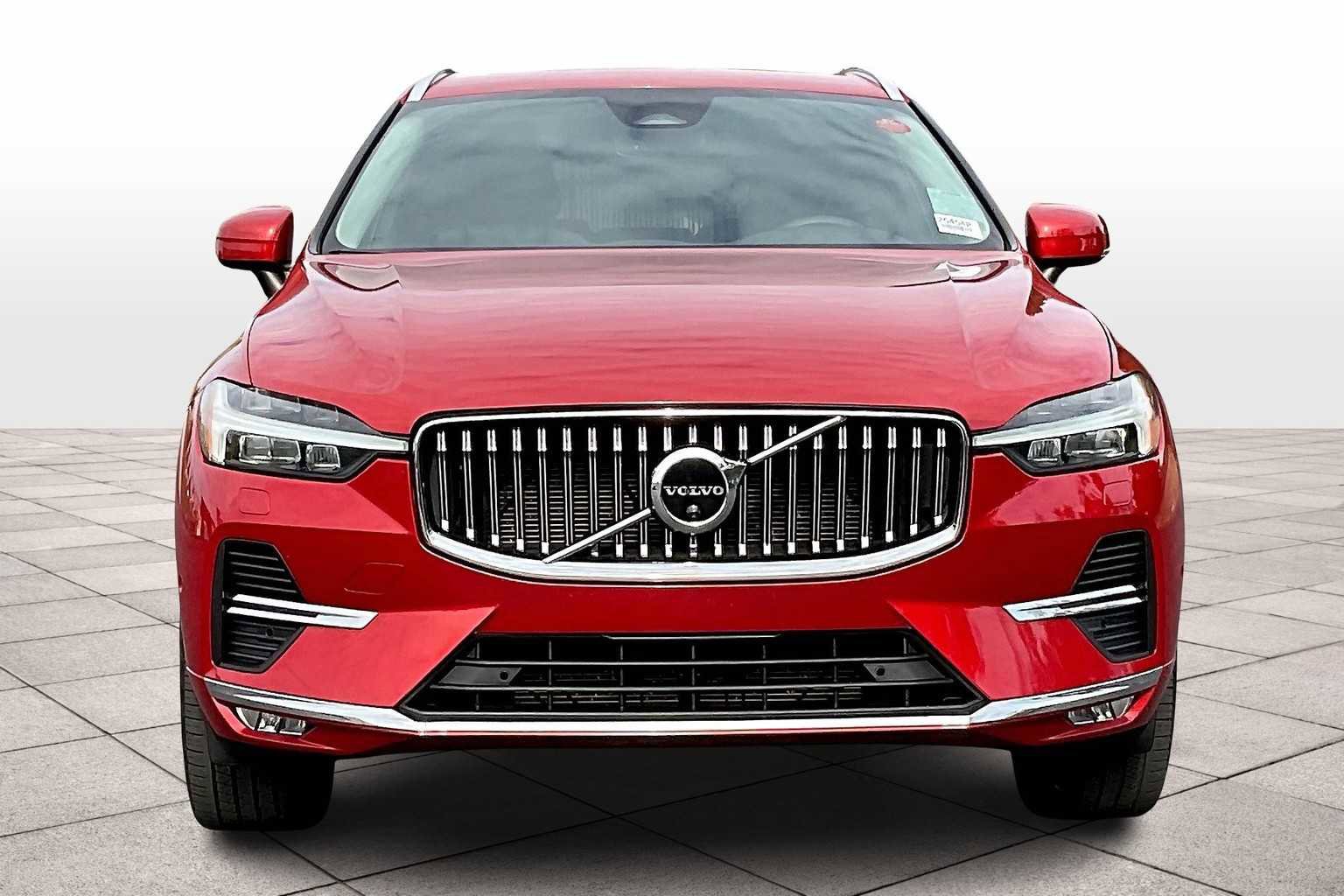 Used 2023 Volvo XC60 B5 Plus w/ Climate Package image 3