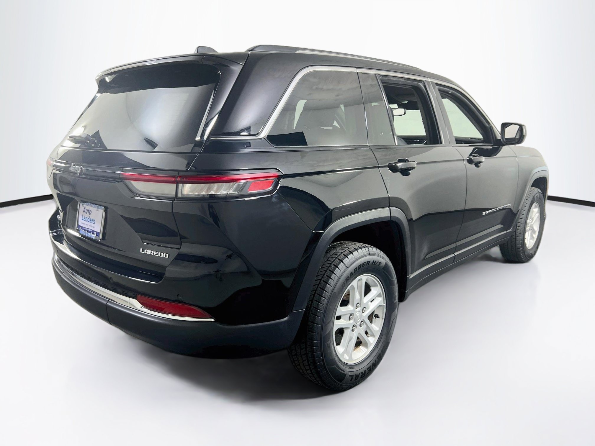 Used 2023 Jeep Grand Cherokee Laredo w/ Luxury Tech Group I AWD/4WD image 5