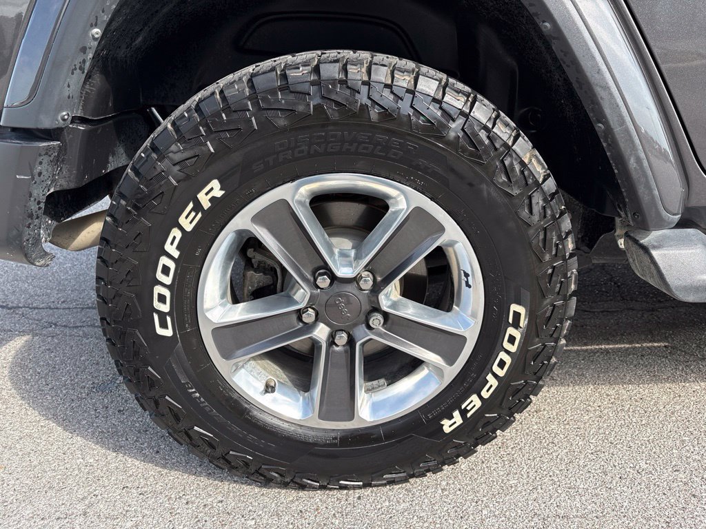 Used 2022 Jeep Wrangler Unlimited Sahara w/ Dual Top Group AWD/4WD image 22