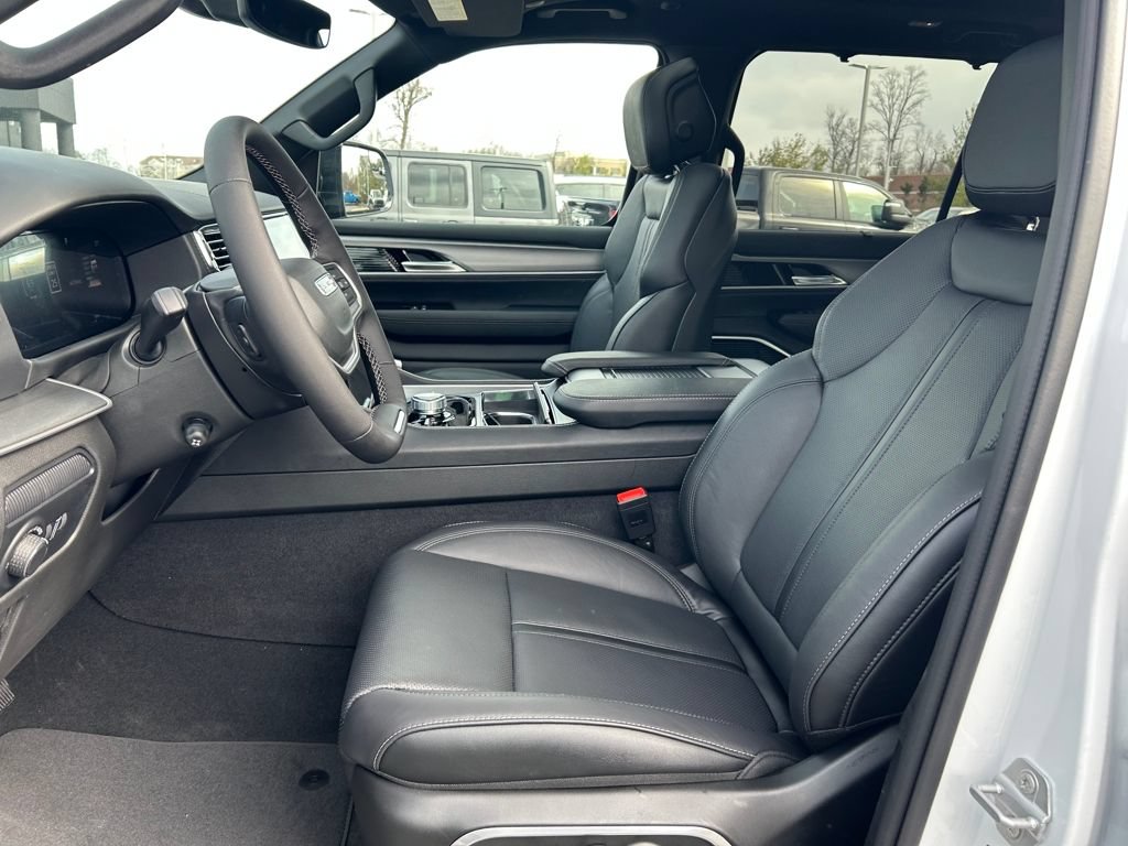 New 2026 Jeep Grand Wagoneer L Limited AWD/4WD image 22