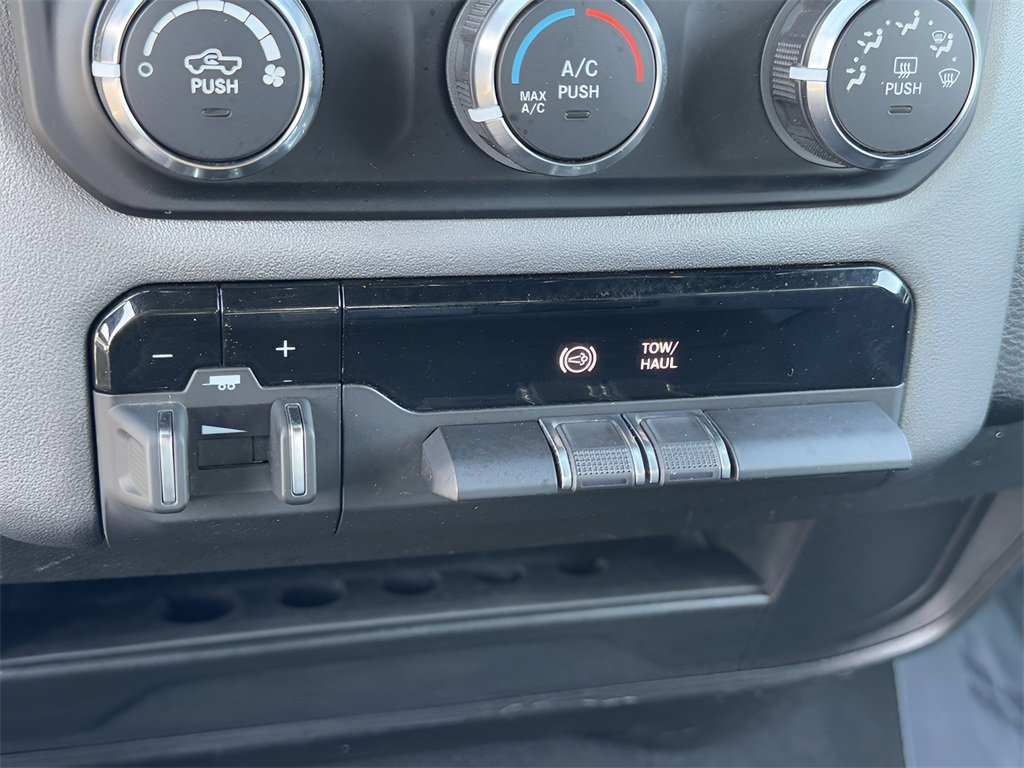Used 2024 RAM 3500 Big Horn image 33