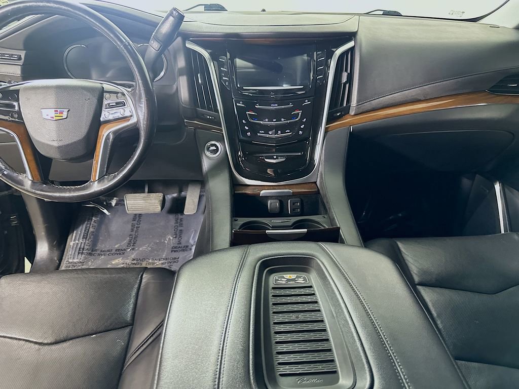 Used 2020 Cadillac Escalade Luxury w/ Escalade Sport Edition image 19