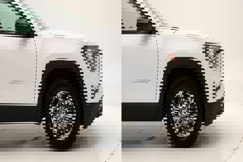 Used 2025 GMC Terrain Elevation image 3