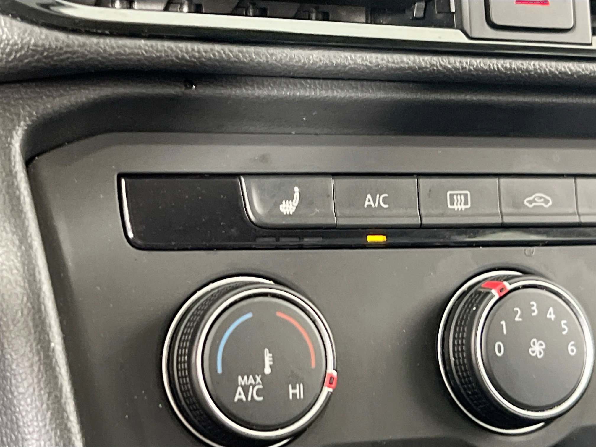 Used 2022 Volkswagen Taos SE FWD image 19