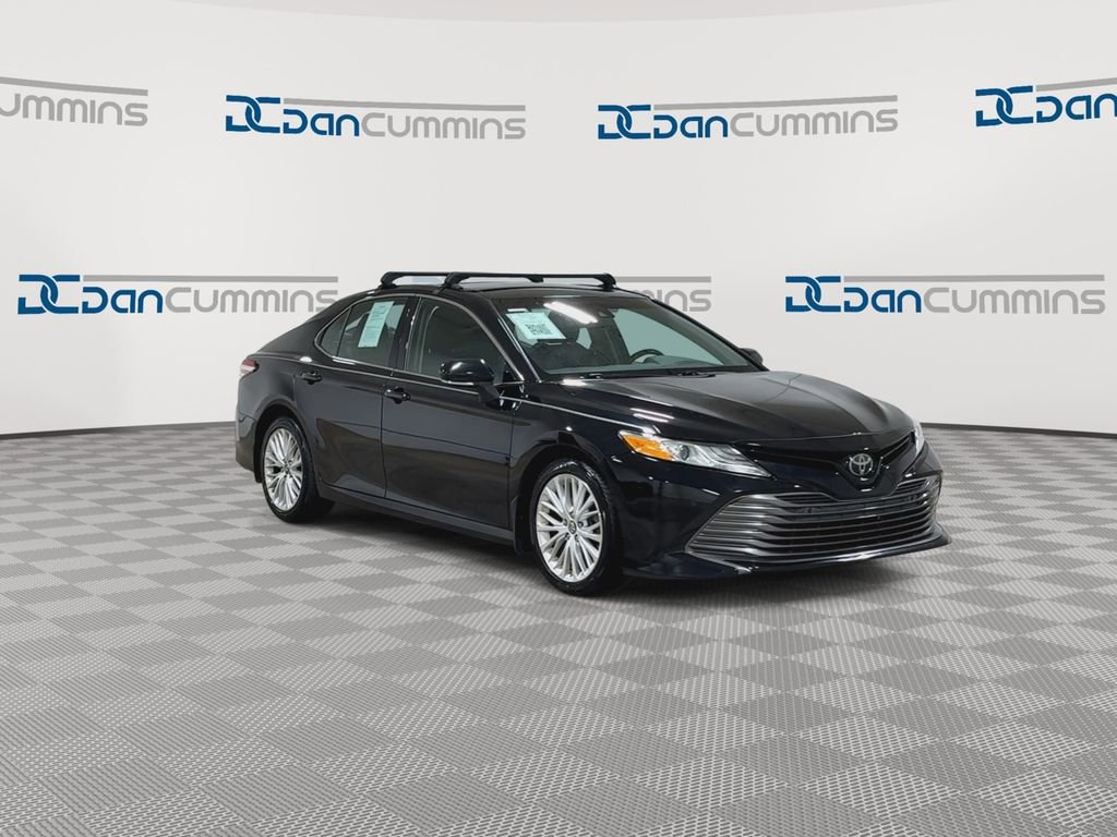 Used 2018 Toyota Camry XLE FWD image 3