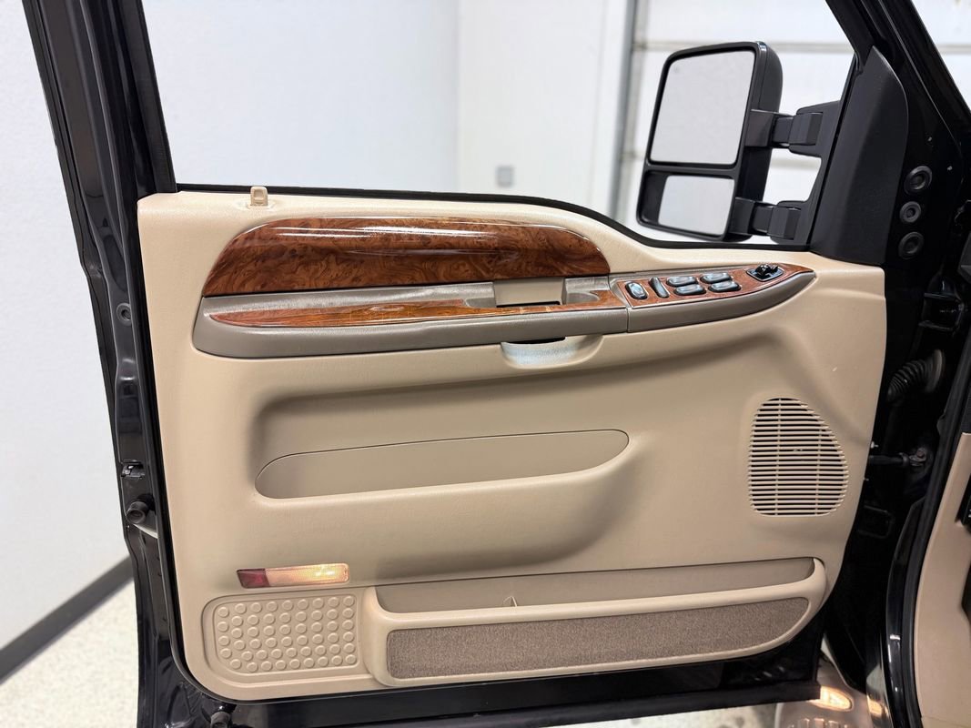 Used 2001 Ford Excursion Limited image 16