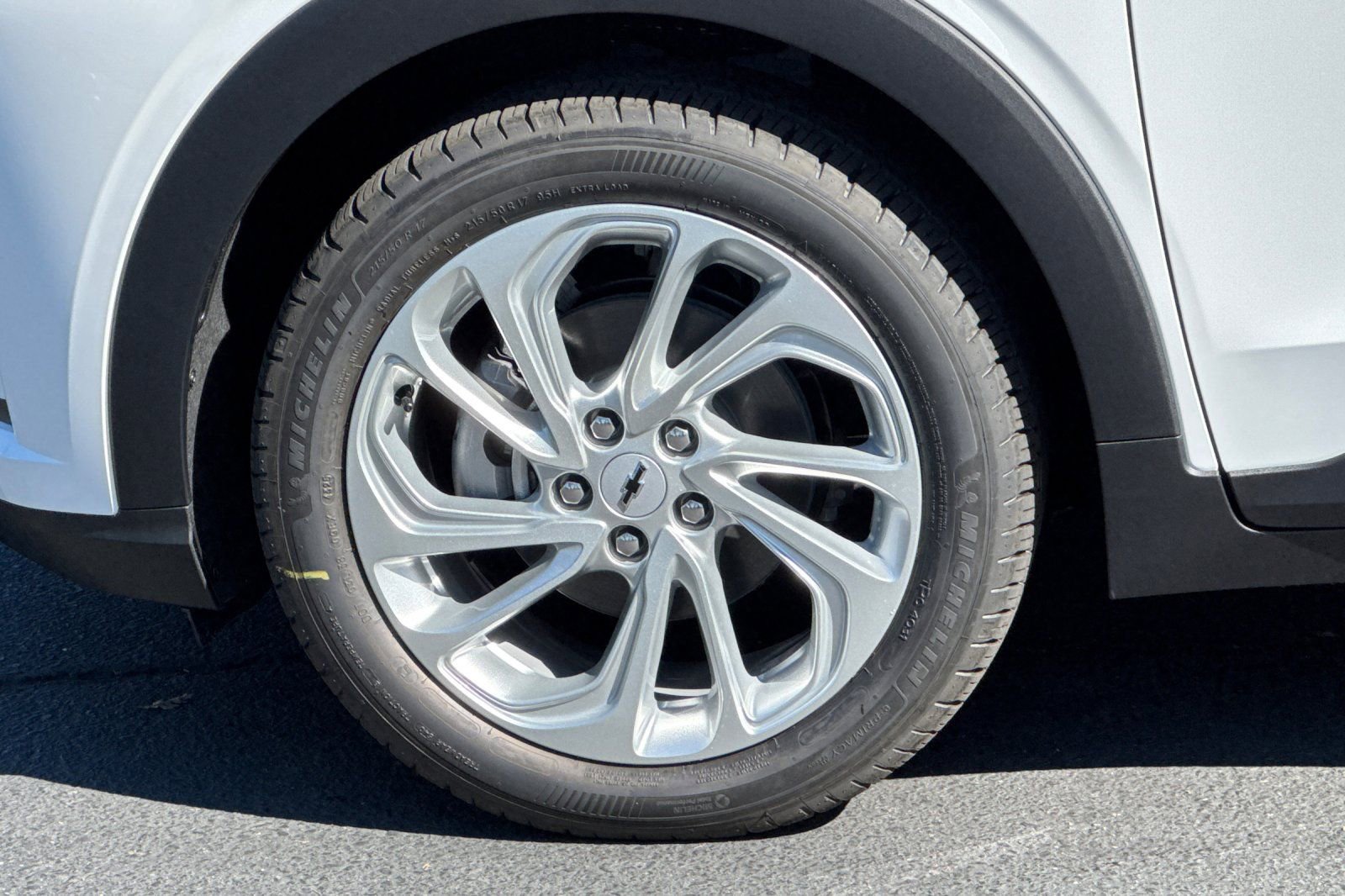 New 2027 Chevrolet Bolt LT w/ Comfort Package image 24